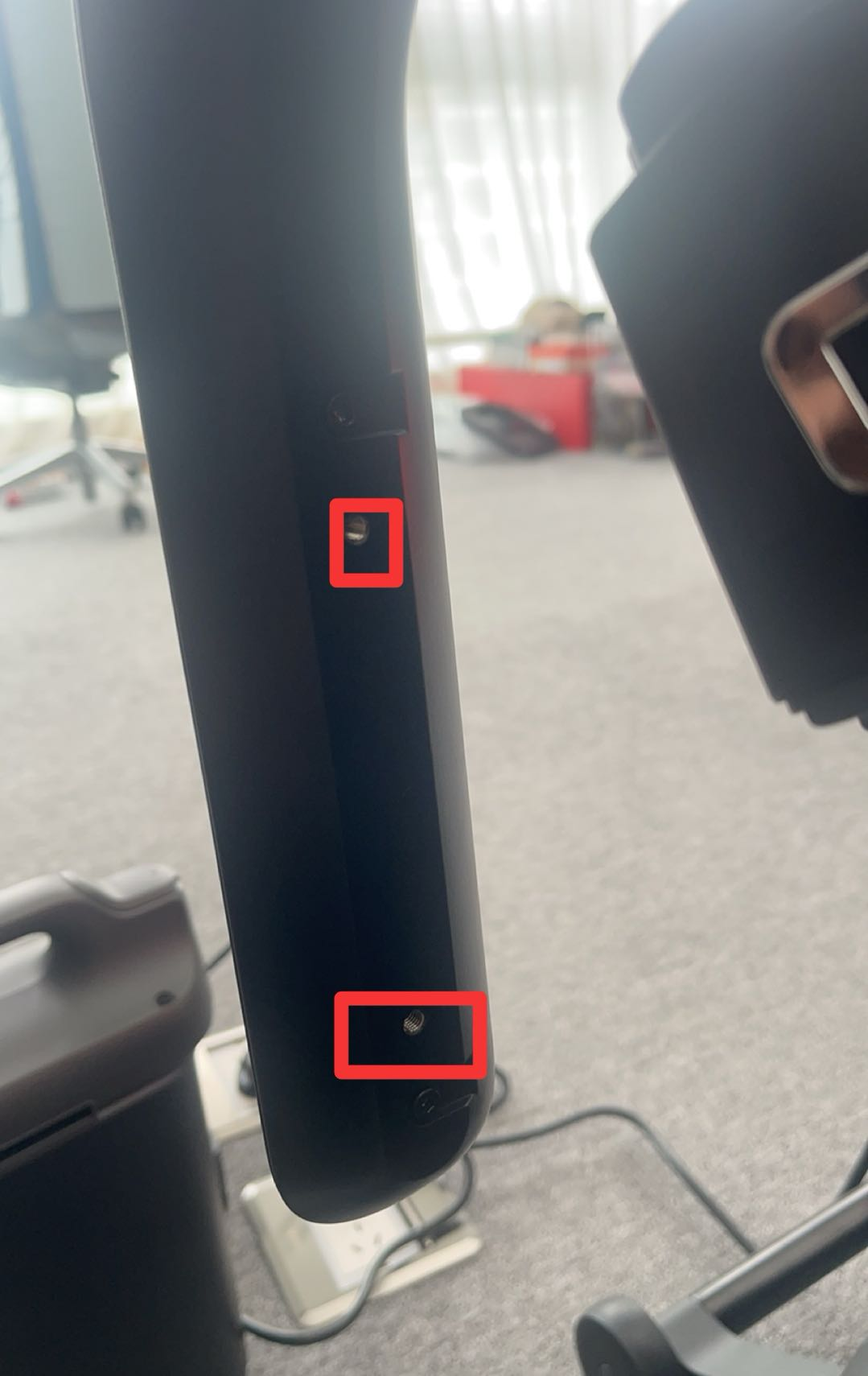 昂首 Strutt ev¹ 左右扶手配件安装孔